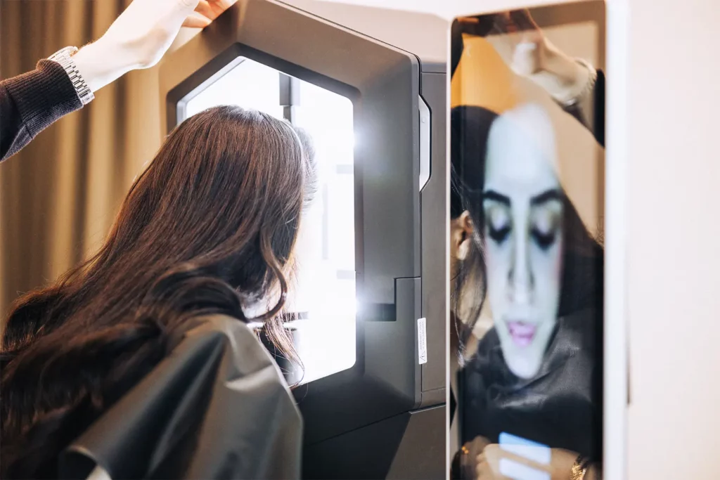 ZEITWUNDER 4D View Skin Analyser Gerät in der Anwendung